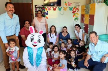 Coelhinho da Páscoa visitou nossas escolas e CMEI's