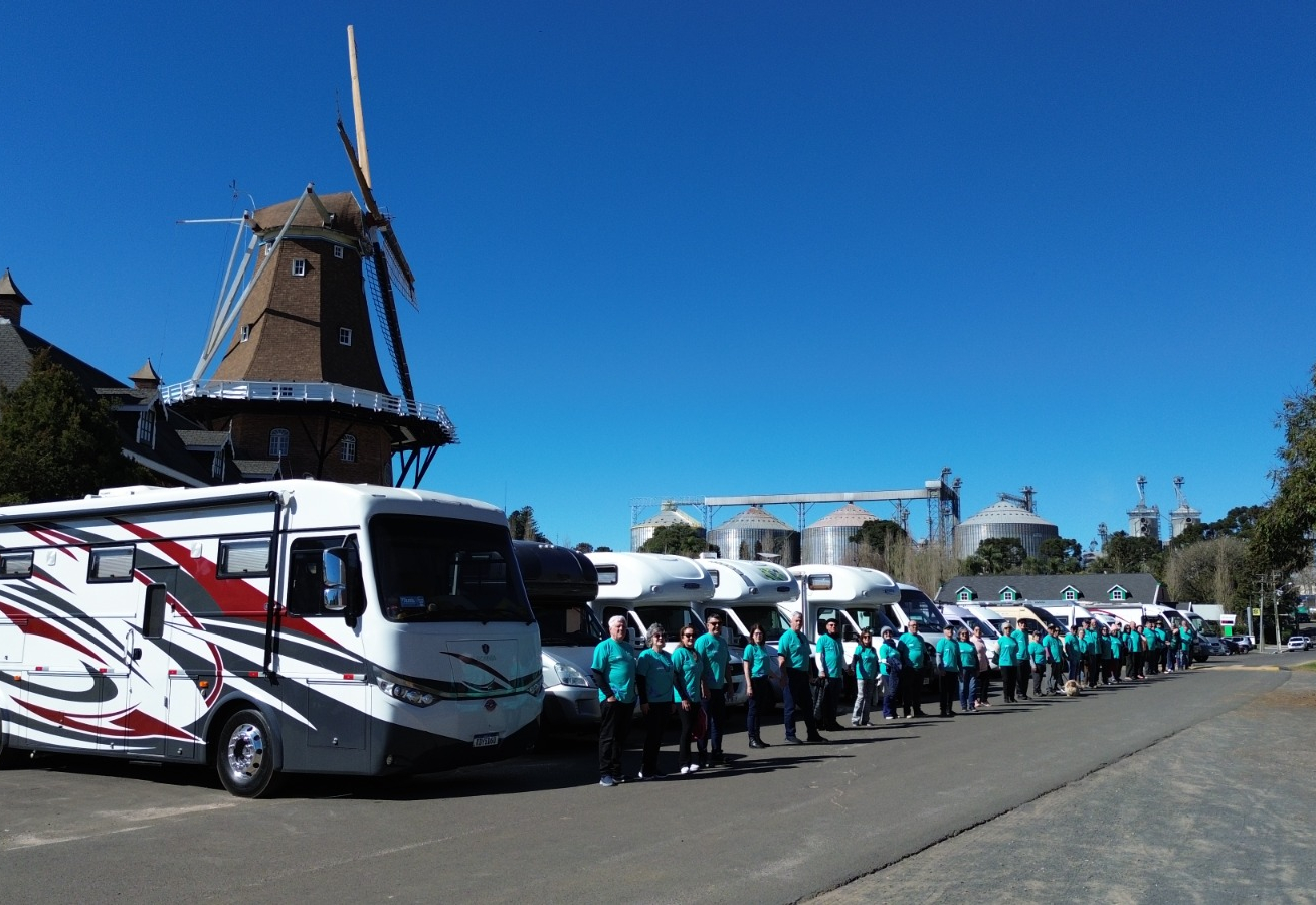 Comboio de trailers e motorhomes em Siqueira campos!