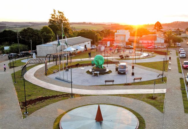 Prefeitura entrega Praça das Nações